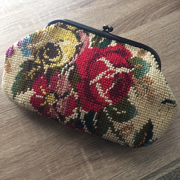 Handbags - 🍃Vintage Needlepoint Clutch